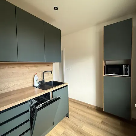 Mid-town Spacious Lejlighed *