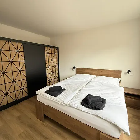 Mid-town Spacious Lejlighed *
