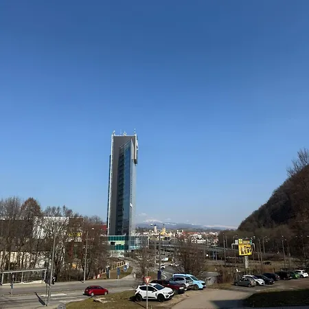 Mid-town Spacious Lejlighed Banská Bystrica